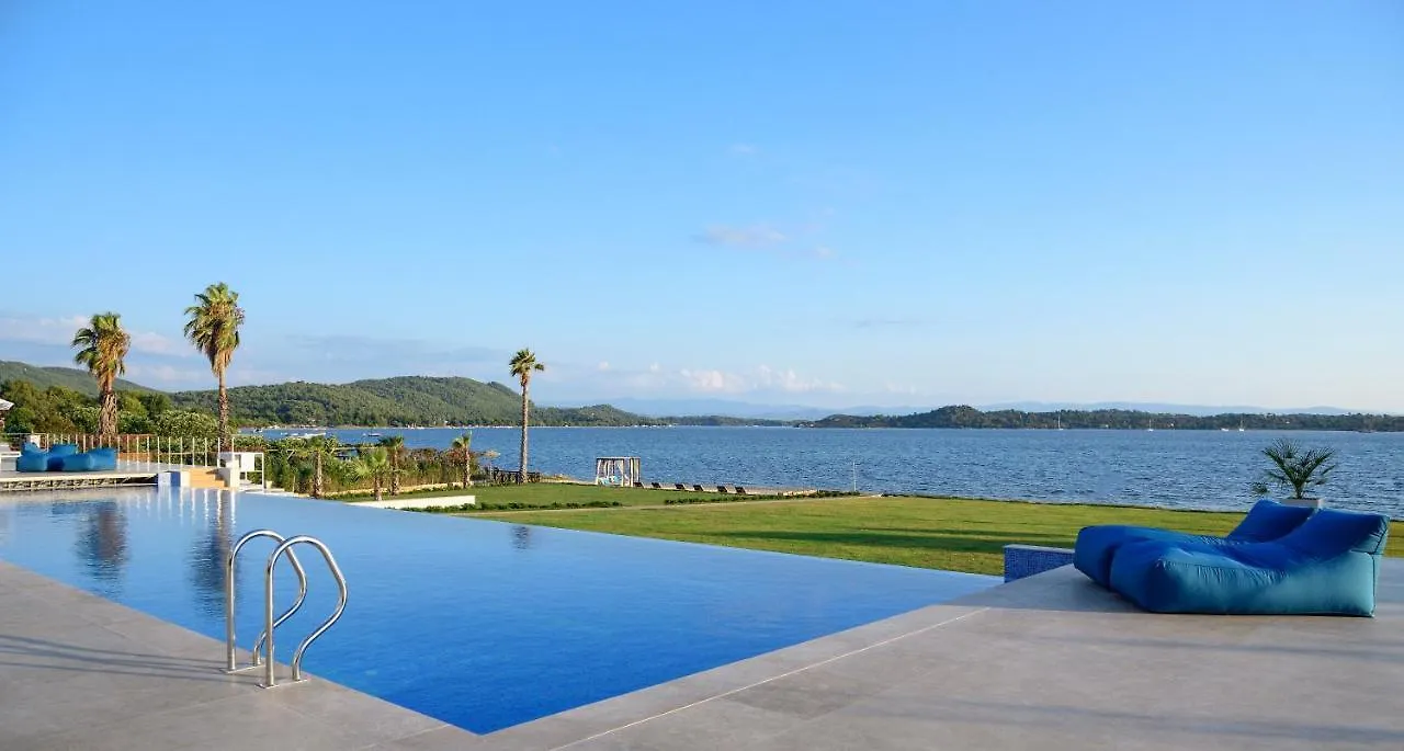 Beachfront Villa Natalia With Two Private Pools Vourvourou 0*,